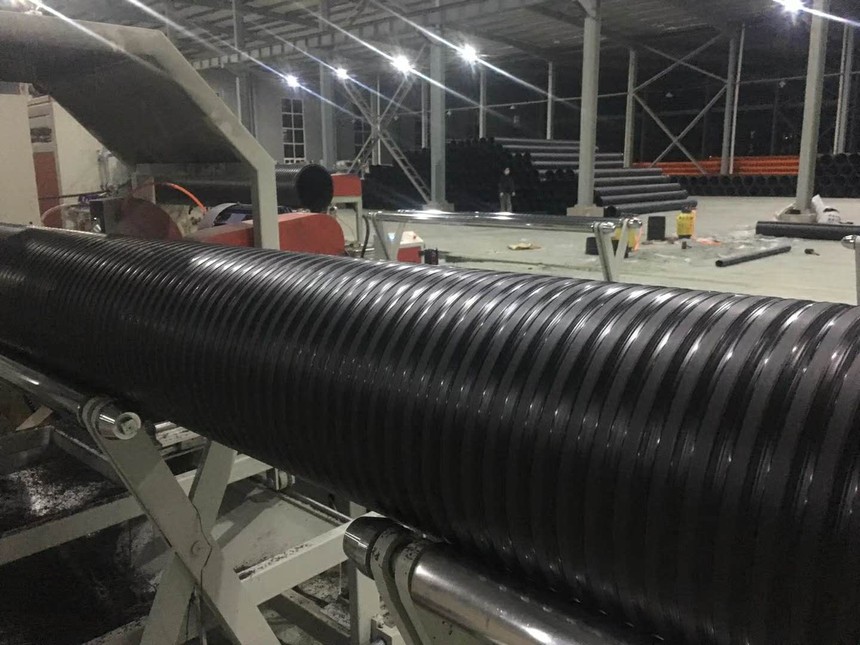 HDPE˫�ڲ��ƹܣ��в�ʽ����ǿ�пձڲ��ƹ�.jpg